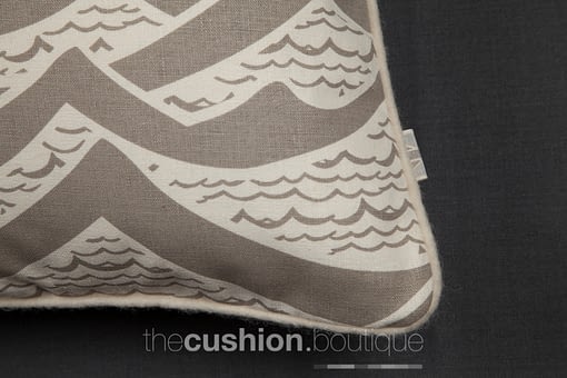 Waves cushion piping detail